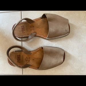 Pons sandals